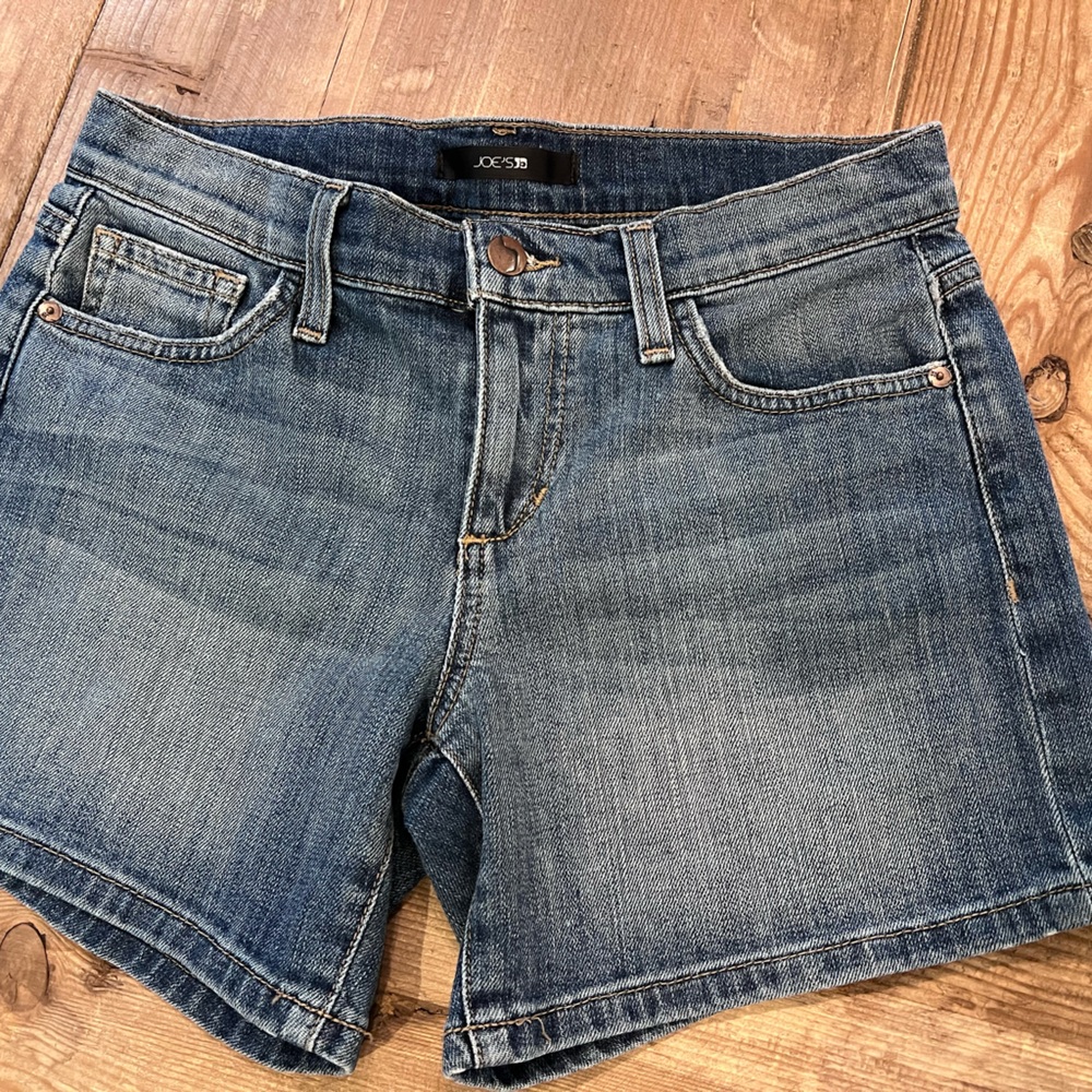 Joe’s Women’s denim shorts. Size 25 medium blue denim color